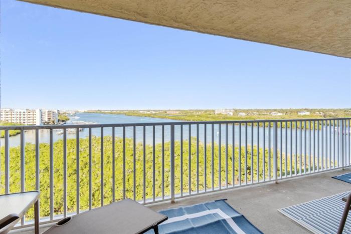 Charming Waterview Condo 6 min wlk to beach!