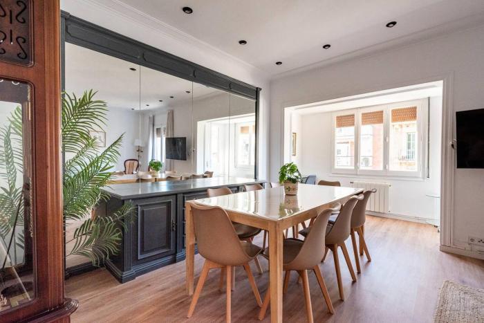 Monthly Central Flat Urgell 1 min AC Wi-Fi