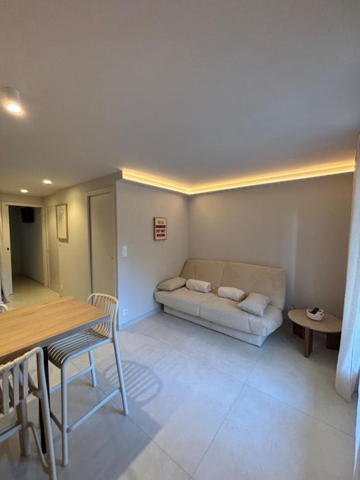 Appart T2 neuf le Dramont terrasse et plage à pied