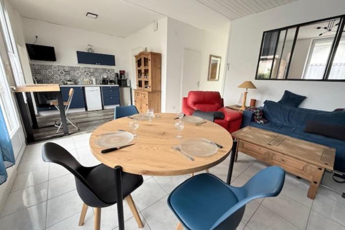 Charming home near beaches & center