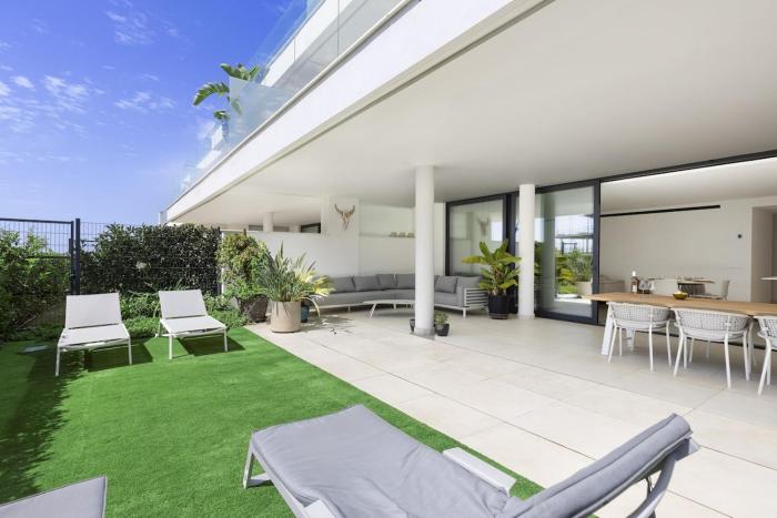 Exclusive Apartment with Garden in Higueron