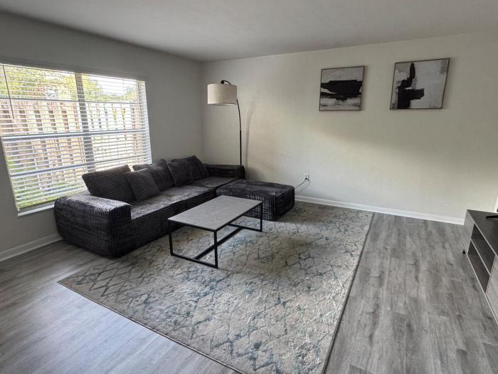 2BR 2BA Apartment located minutes from UF & Shands