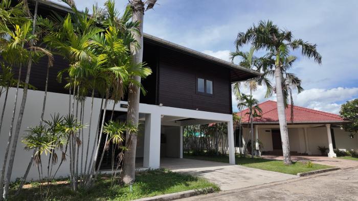 REDhouse Pool Wooden Villa