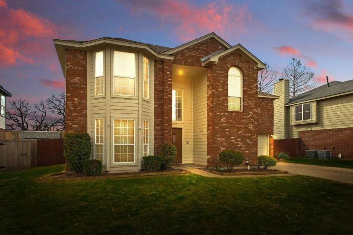 4-BD 2-BA Tropical Pool Oasis with a Game Room