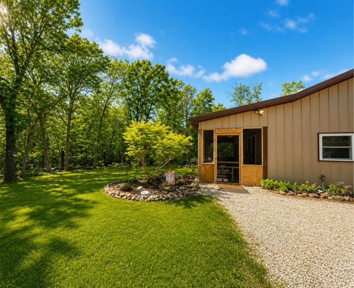 Deep Woods Cabin 2BD 1BA Grill, Firepit, Private Forest, Pet Friendly 4PP