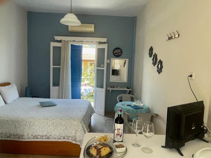Panormos-Nice studio with row of trees