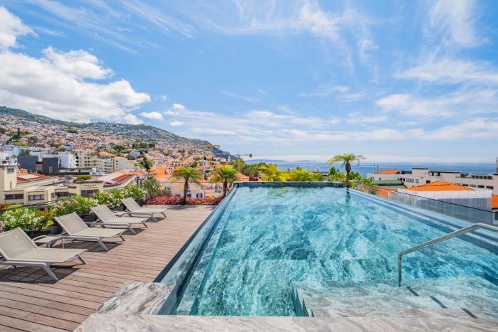 Luxury Garden Apartment at Savoy Insular