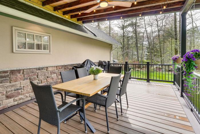 Poconos Cottage w Sauna ~ 10 Mi to Camelback!