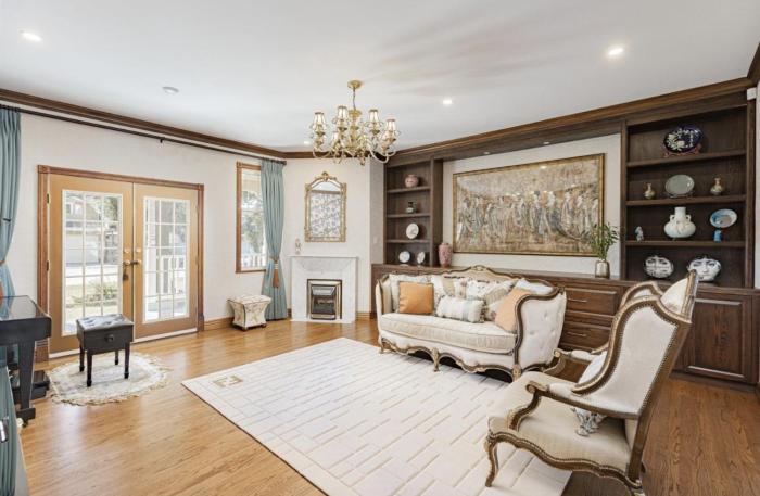 Cozy Queen Room in Quiet Richmond Seafair Area