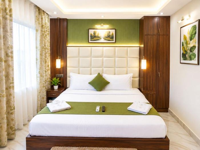 Hotel Backpackers Rooms - Best Family Stay Near Prem Mandir and Chaar dhaam -Fully AC