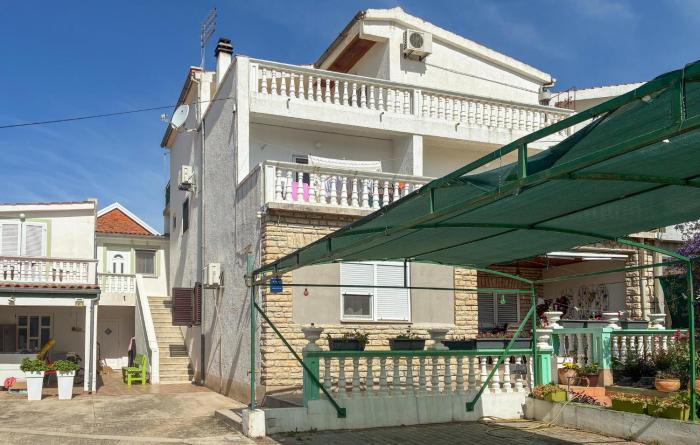 Amazing Apartment In Tribunj With Wifi