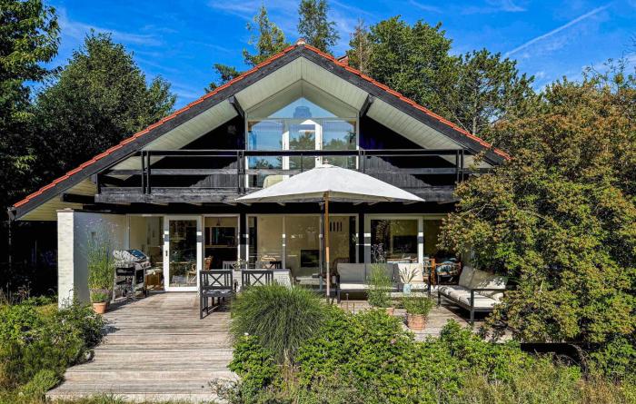 Stunning Home In Vejby With Wifi