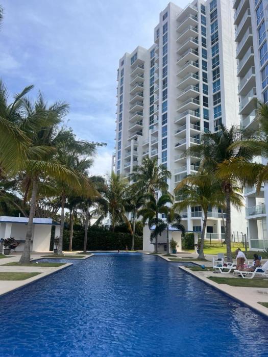 5bedroom Beachfront Condo with Ocean View & WiFi Walk to the Sand!