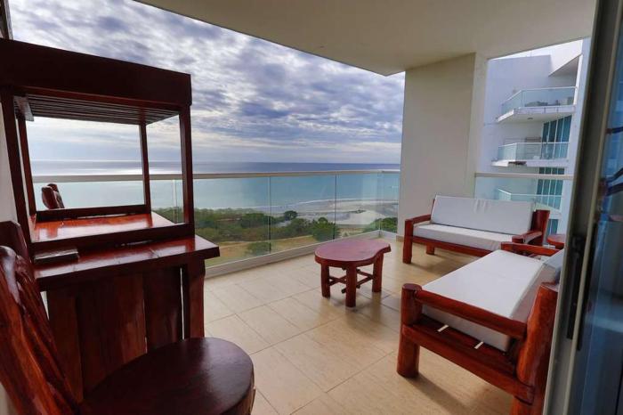 5 Bedroom Beachfront Condo Ocean View
