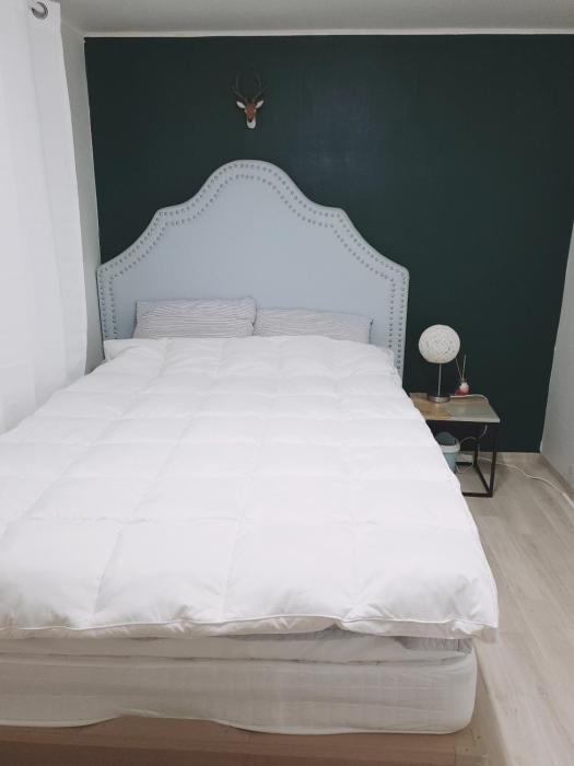6, near Sangsu stn, 1st floor, quiet area