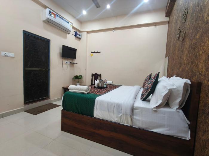 Moody Moon Road No 3 A Block Mahipalpur, PH, 82, 877, 35981