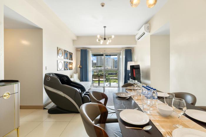 2BR Condo near NAIA Airport, MOA, Okada and City of Dreams with FREE Pool, Playroom, and Gym