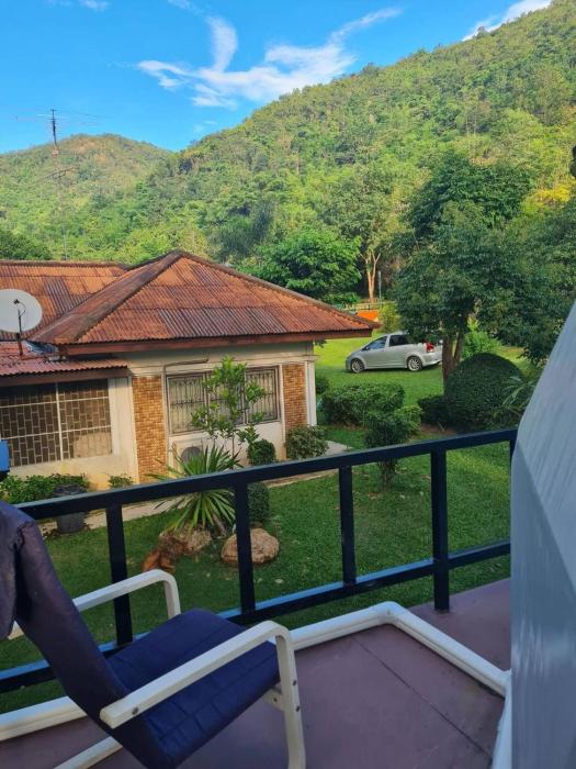 Mountain Front Family Home For 5, 3 adults 2 kids Rare Birds, Bikes