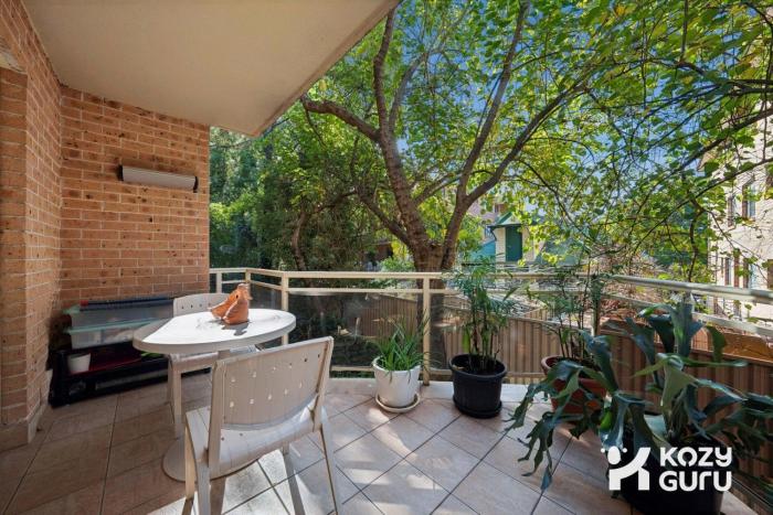 KozyGuru | Bexley | Urban Escape with Leafy Charm