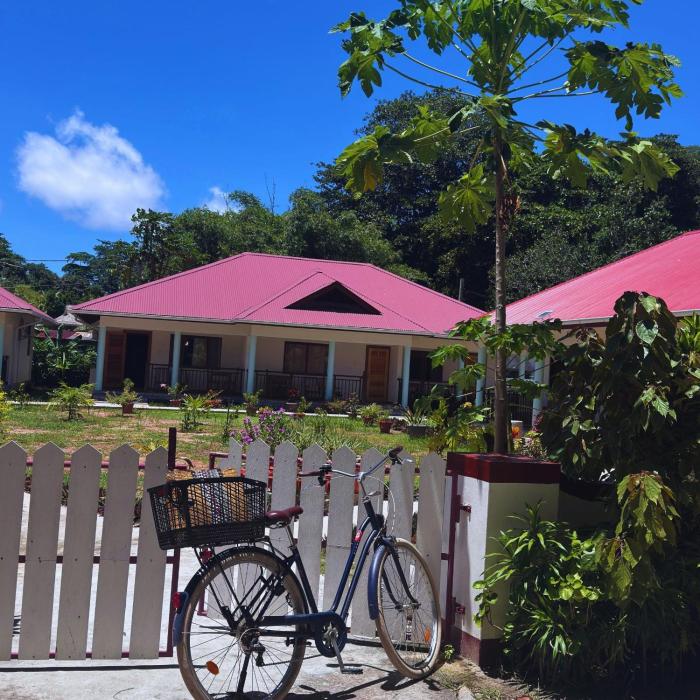 La Maison Figaro Guest House - Spacious Island Stay in La Digue