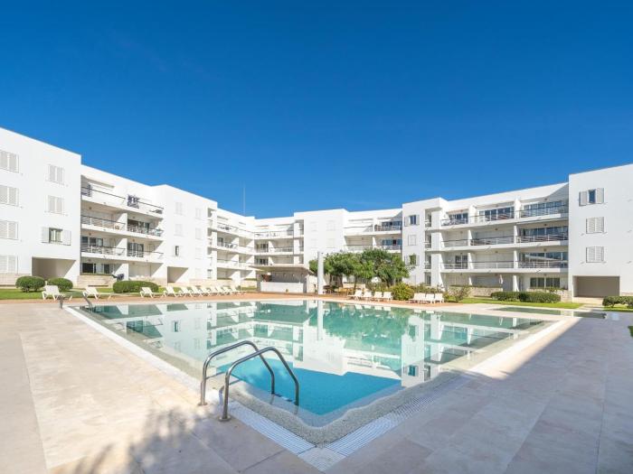 Luxury Marina Apartment with Pool and Balcony #2009
