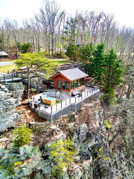 Gorgeous Tea House for Two with Incredible Views for the Ultimate Romantic Escape near Menlo, Georgia