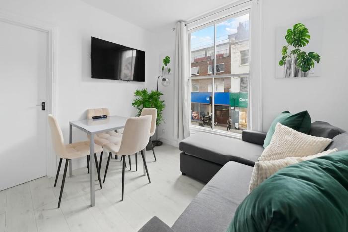 Nice one bedroom flat second floor Victoria
