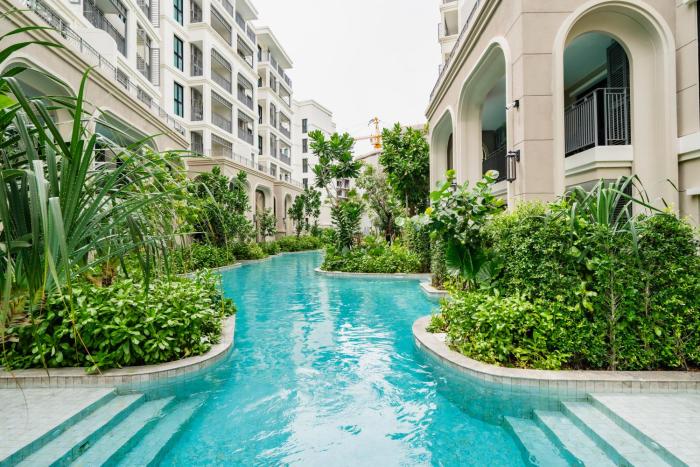 Charming balcony studio in Title Legendary