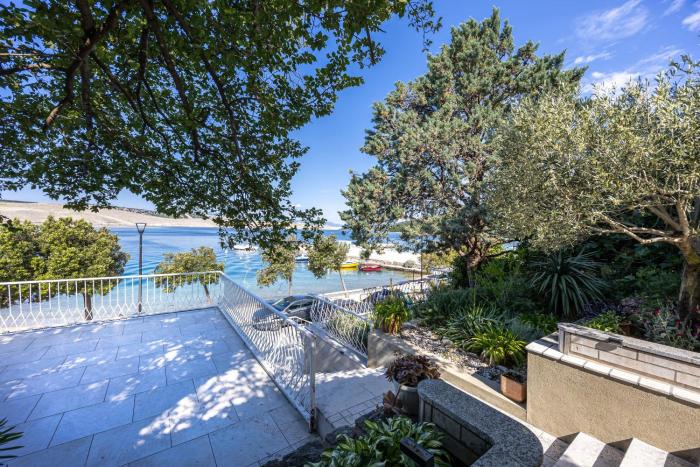 Sea Garden Apartment
