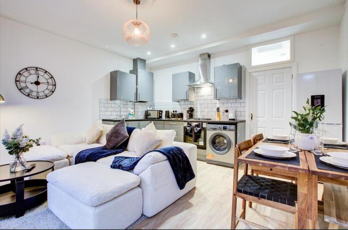 Stylish 2 Bed Flat in East London