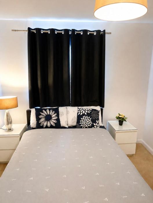Cozy en-suite Room in a 2bedrm Aprt w FastWiFi, Free Parking