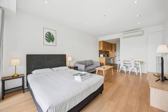 Vision On Morphett Studio Apartment with Parking