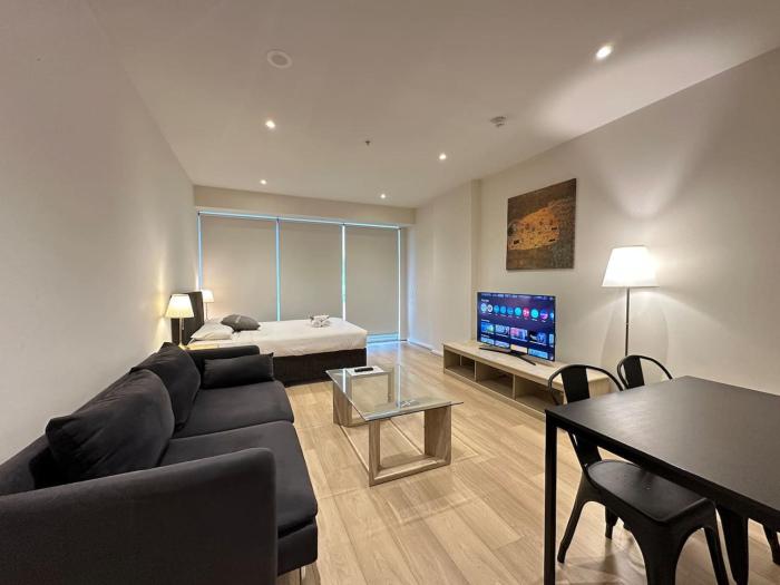 Vision On Morphett Studio Apartment with Parking