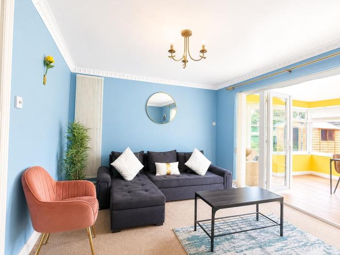 Detached Spacious 6 Bedroom Home in Ashford