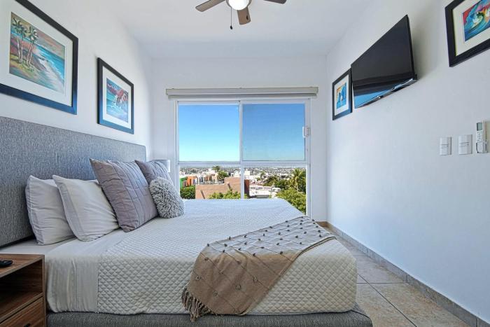 Breathtaking Ocean Views Pool & Balcony Bliss