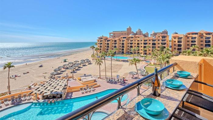 Stunning 5th-Level Condo w Pool Princesa E-504