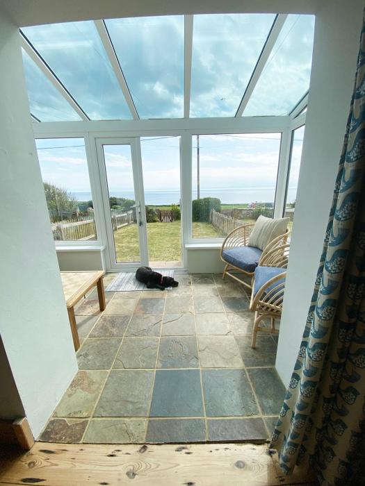 Homely Coastguard Cottage, Sea Views & Beach