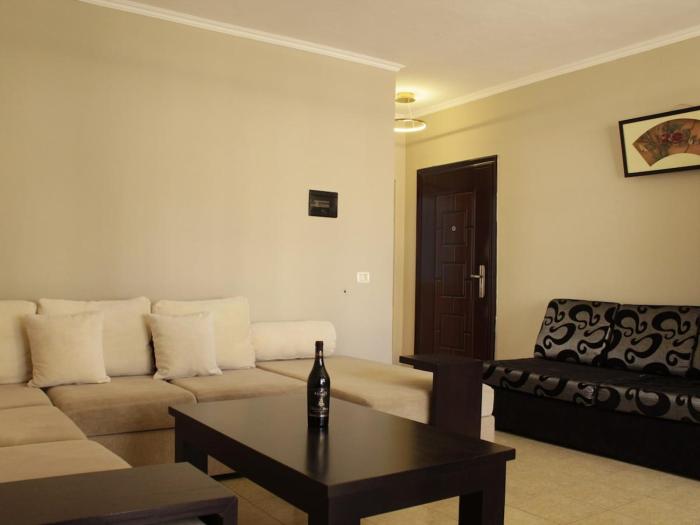 Beach House, Qerret