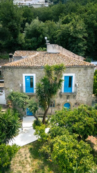La Casa del Nespolo - Exclusive Country Suites - Seaview Pool & Self Check-in