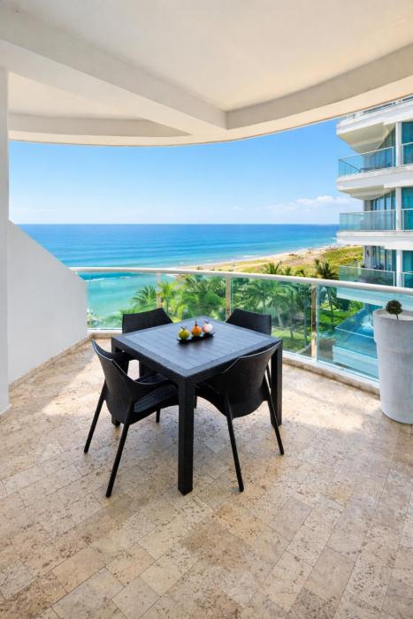 Apartamento frente al mar vistas panoramicas y piscina