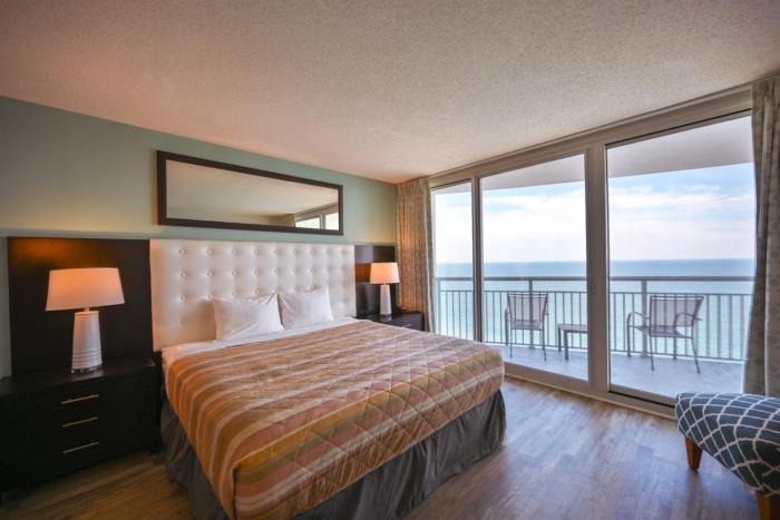 Oceanfront Paradise Sleeps 10 w Stunning Sunrises