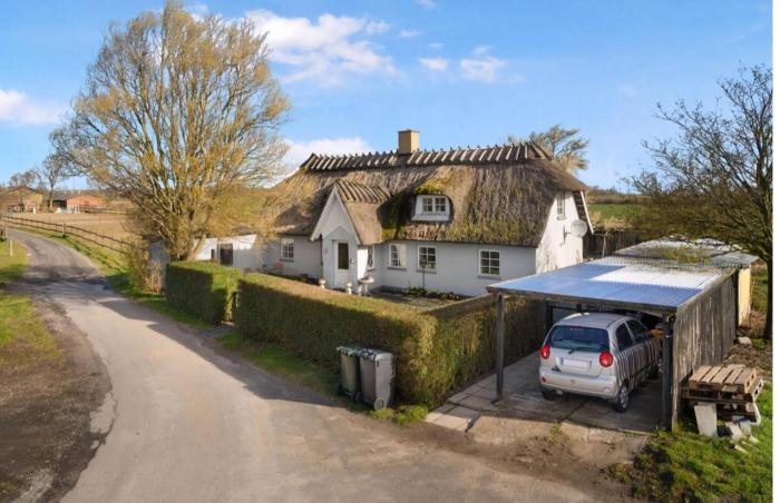 Farmhouse Cozy House In The Countryside