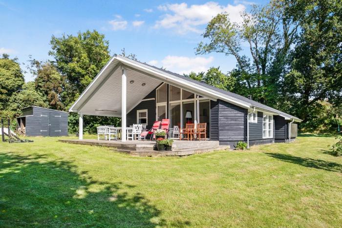 Summer House In Beautiful Nature In Brunshuse