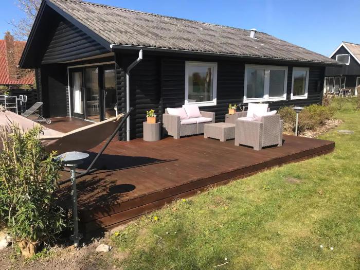 Quietly Located Holiday Home Close To The Sea