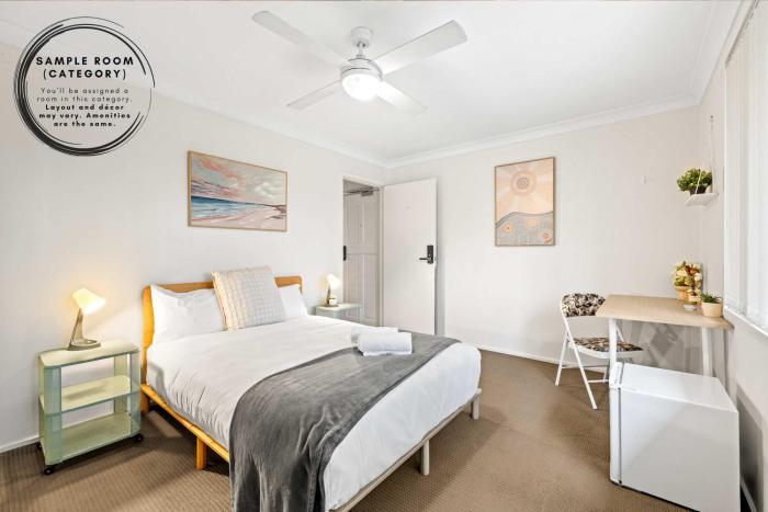Bright & Comfy Double Room - Cozy and Well-Connected - Shared Bathroom and Amenities