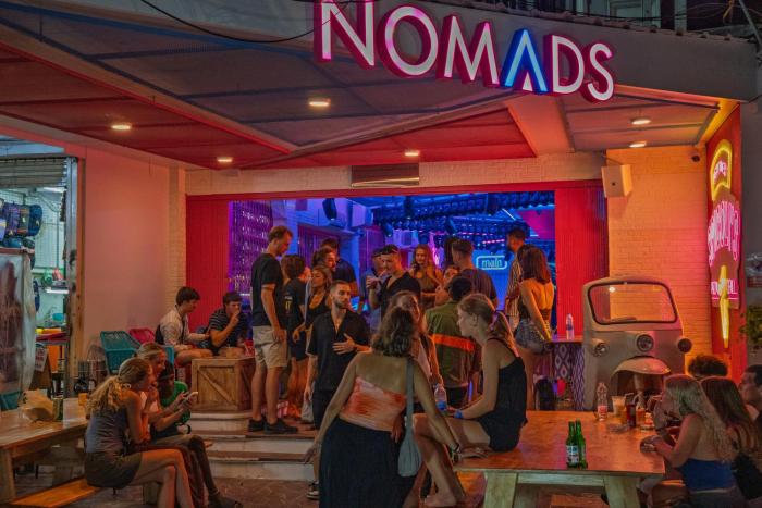 Nomads Bangkok Party Hostel 18-35 Years Old Only