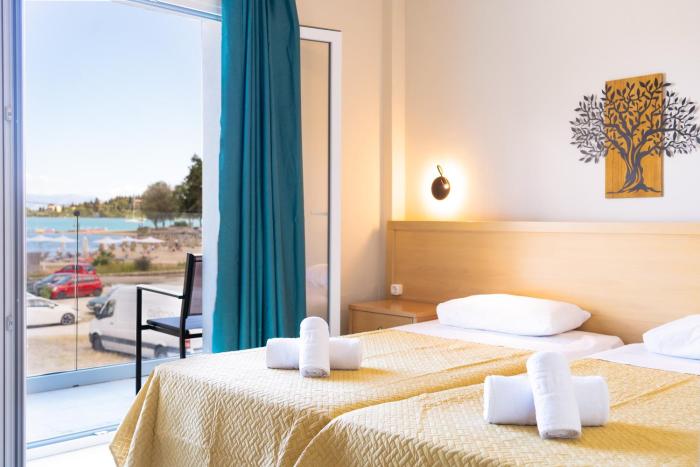 Penelope - Luxury Sea Front Studio