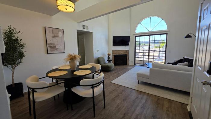 Stylish 2 Bedroom plus Loft with Rooftop Patio and Views Near Beverly Hills, Walk to Restaurants and Markets