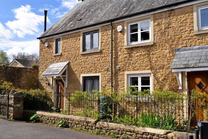 Finest Retreats - Hollies Cottage Oak 3 bed