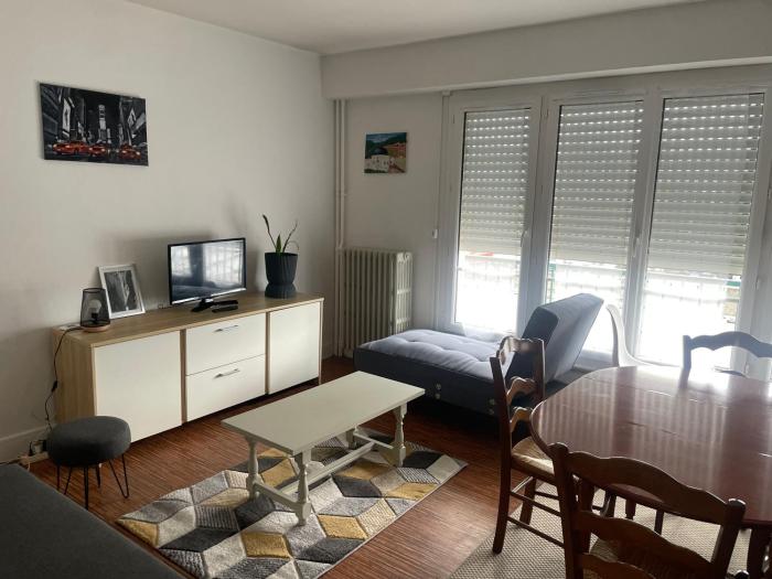 Appartement à 2km du circuit, proche tram, accès direct du circuit en tram en 5 mn